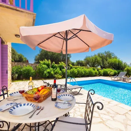 Carolina Villa *